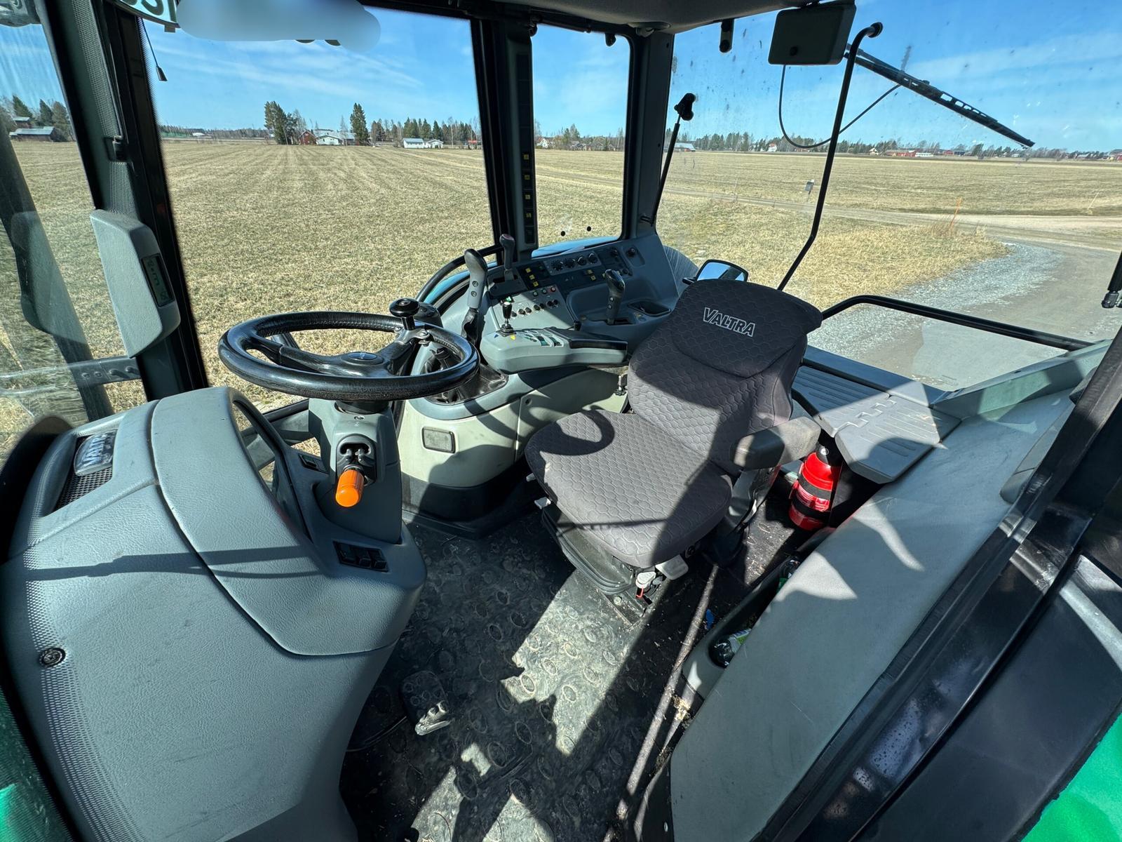 Valtra T120 Hitech - Image 10
