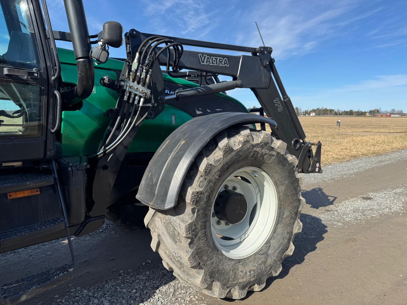Valtra T120 Hitech - Image 23