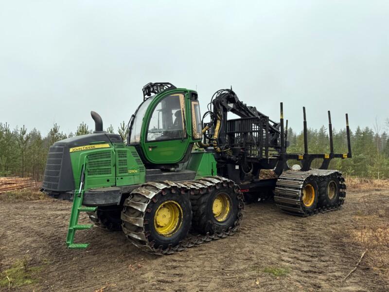 John Deere 1210E