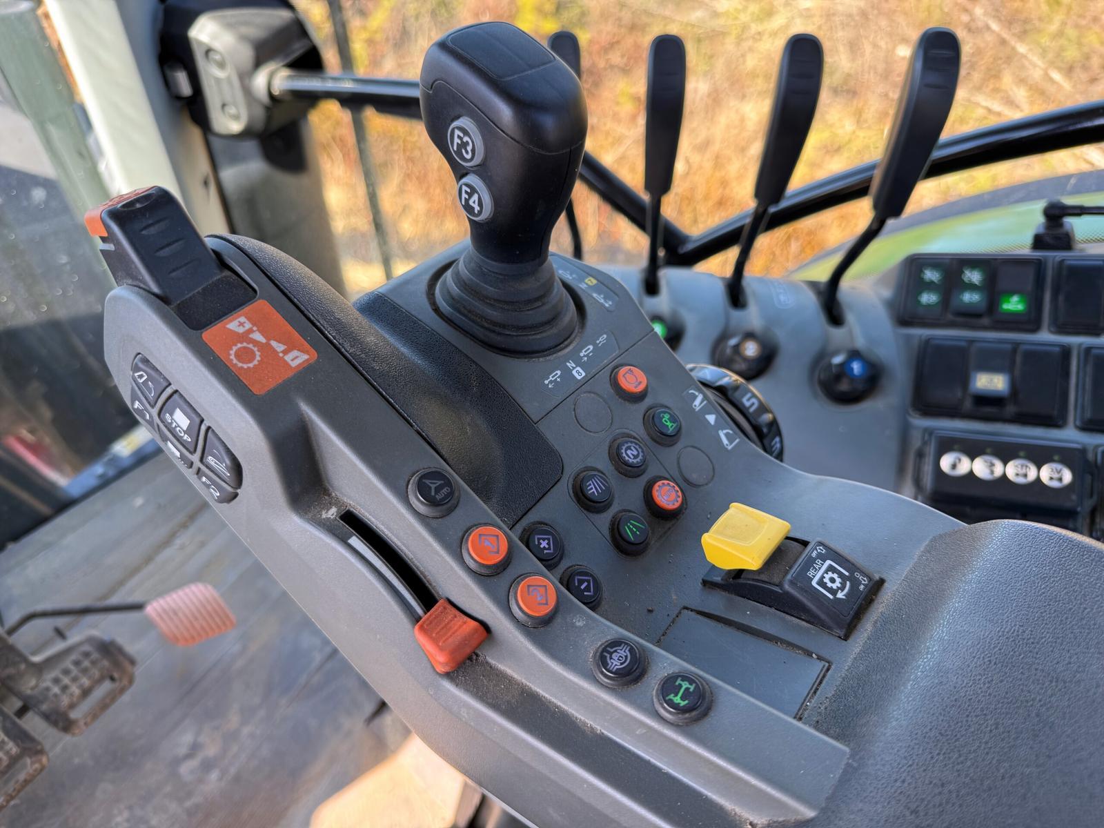 Claas ARION 610 CIS Hexashift - Image 13