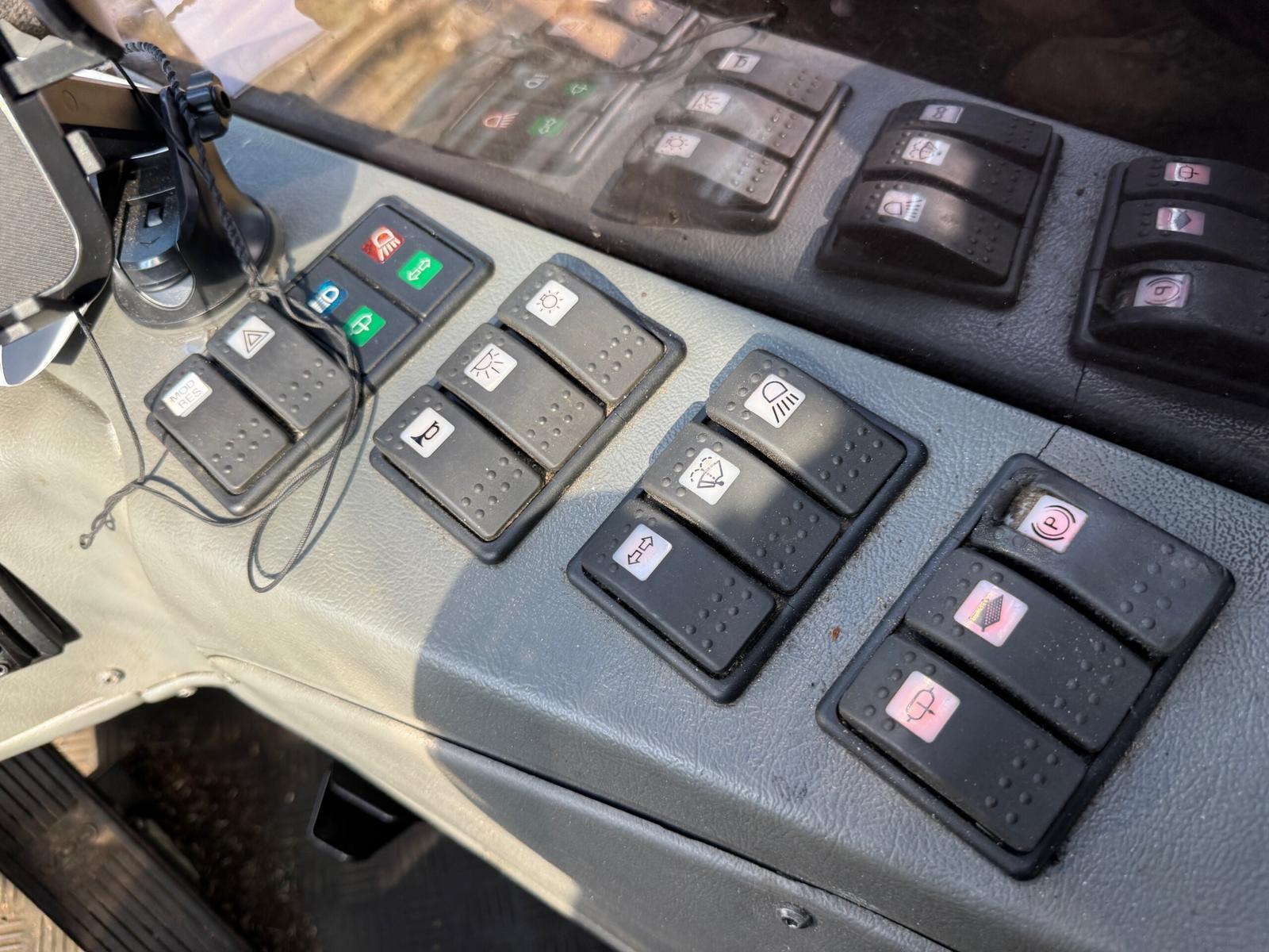 Komatsu 911.5 - Image 12