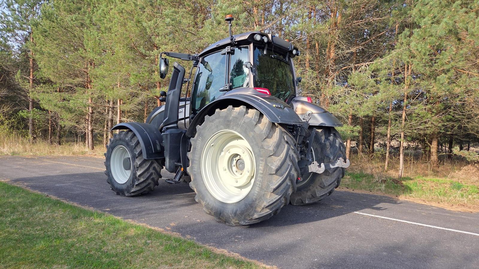 Valtra T254 Versu SmartTouch - Image 3