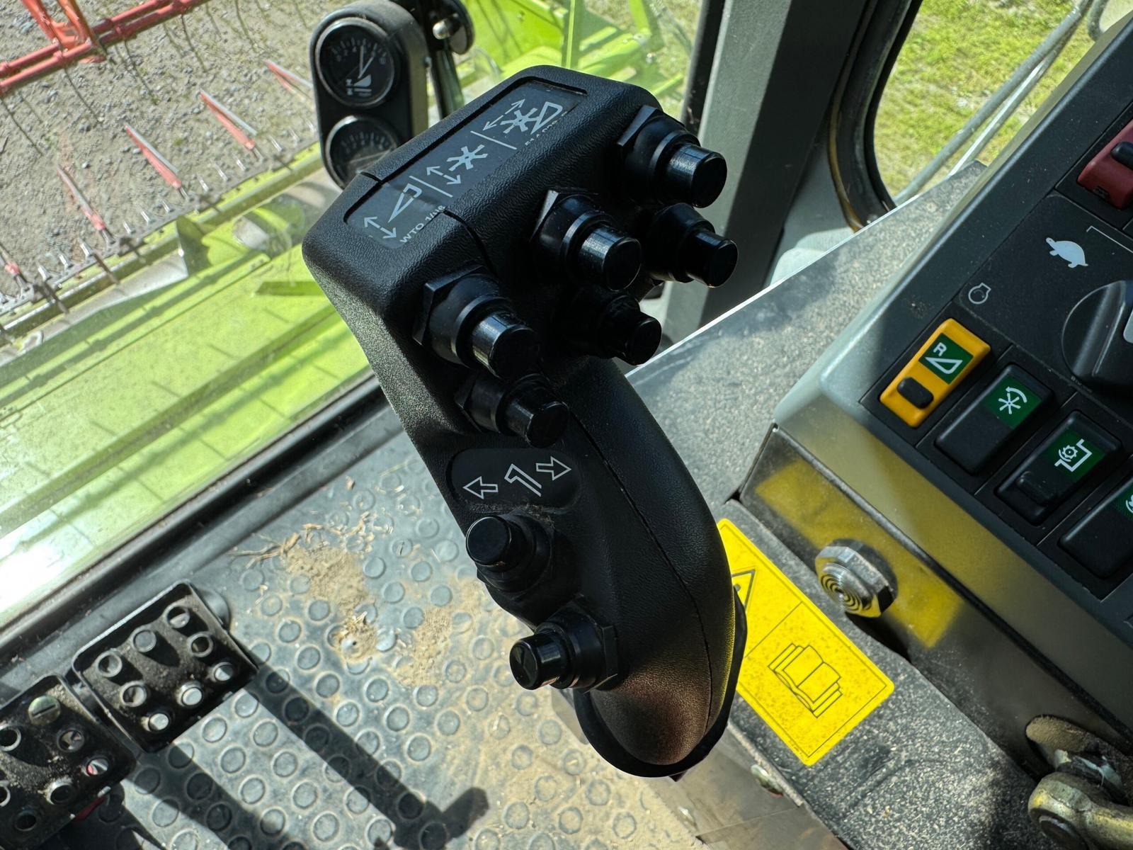 Claas Dominator 140 HydroDrive - Image 11