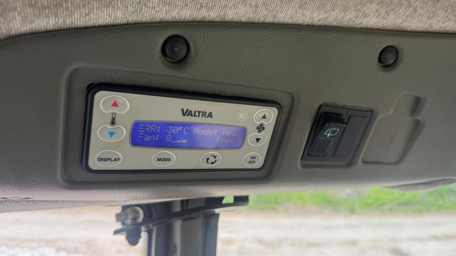 Valtra C130 - Image 19