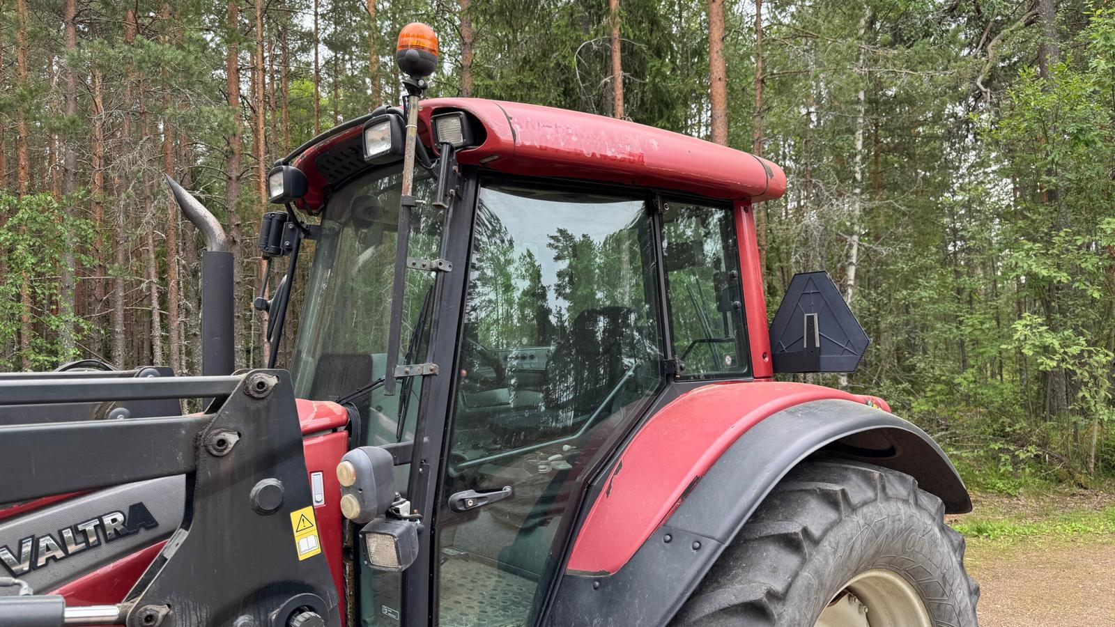 Valtra C130 - Image 21