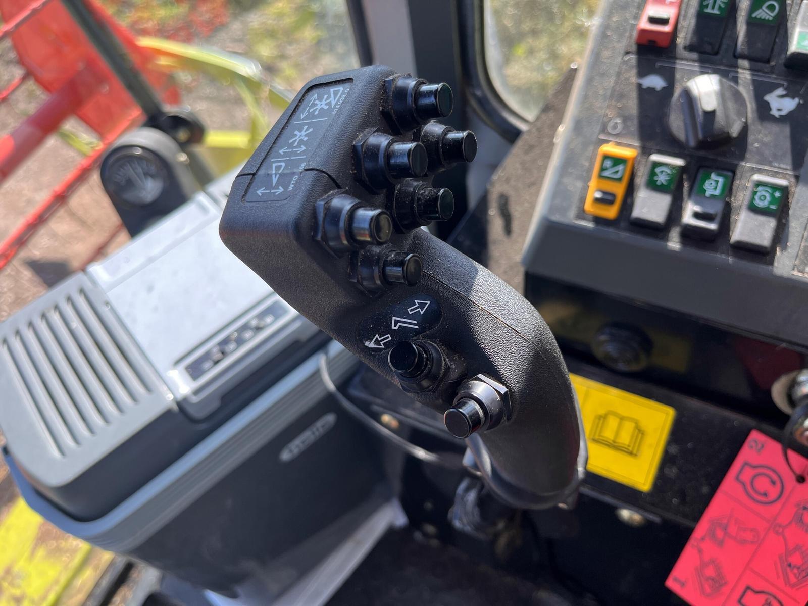 Claas Dominator 140 - Image 12
