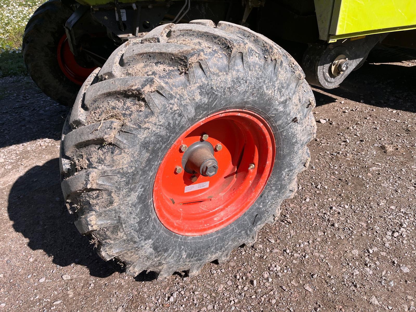 Claas Dominator 140 - Image 28