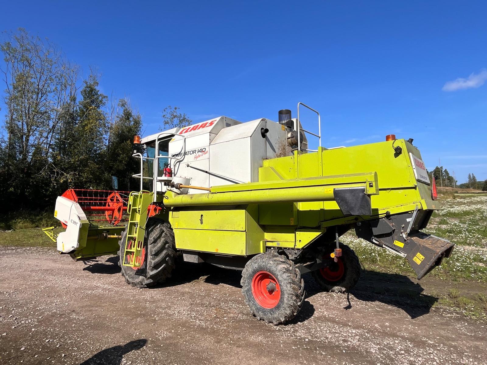 Claas Dominator 140 - Image 3